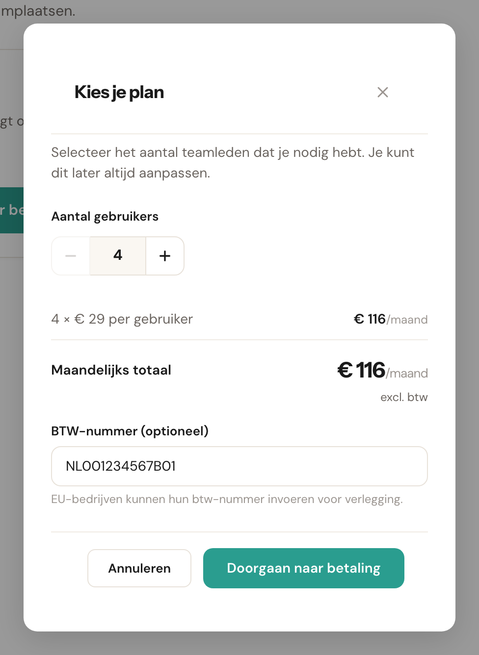 Het venster Kies je plan met Aantal gebruikers op vier, de prijs per gebruiker en het maandtotaal, het ingevulde btw-nummer en de knop Doorgaan naar betaling.