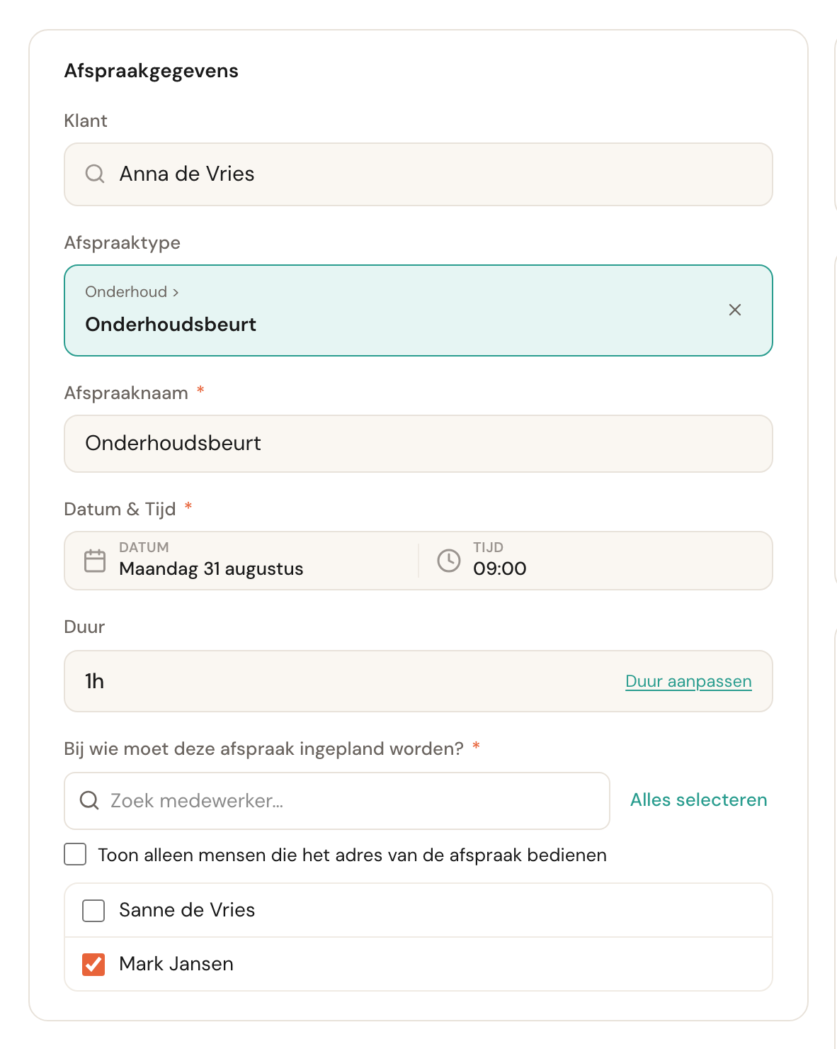 De medewerkerslijst met een filter en één aangevinkte medewerker.
