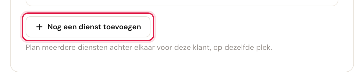 Onderaan de kaart Afspraakgegevens de knop Nog een dienst toevoegen, met eronder: Plan meerdere diensten achter elkaar voor deze klant, op dezelfde plek.