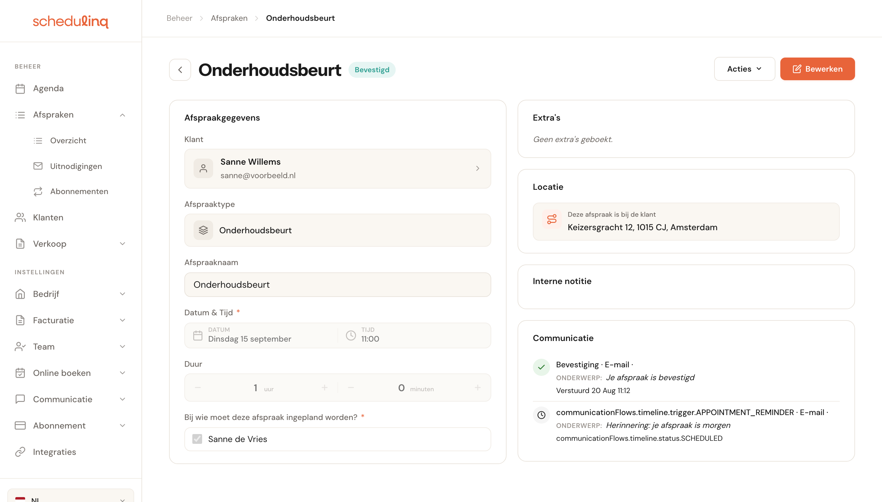 Het detailscherm van een afspraak met de klant, het afspraaktype, datum en tijd, en rechts de kaarten Extra's, Locatie en Communicatie.