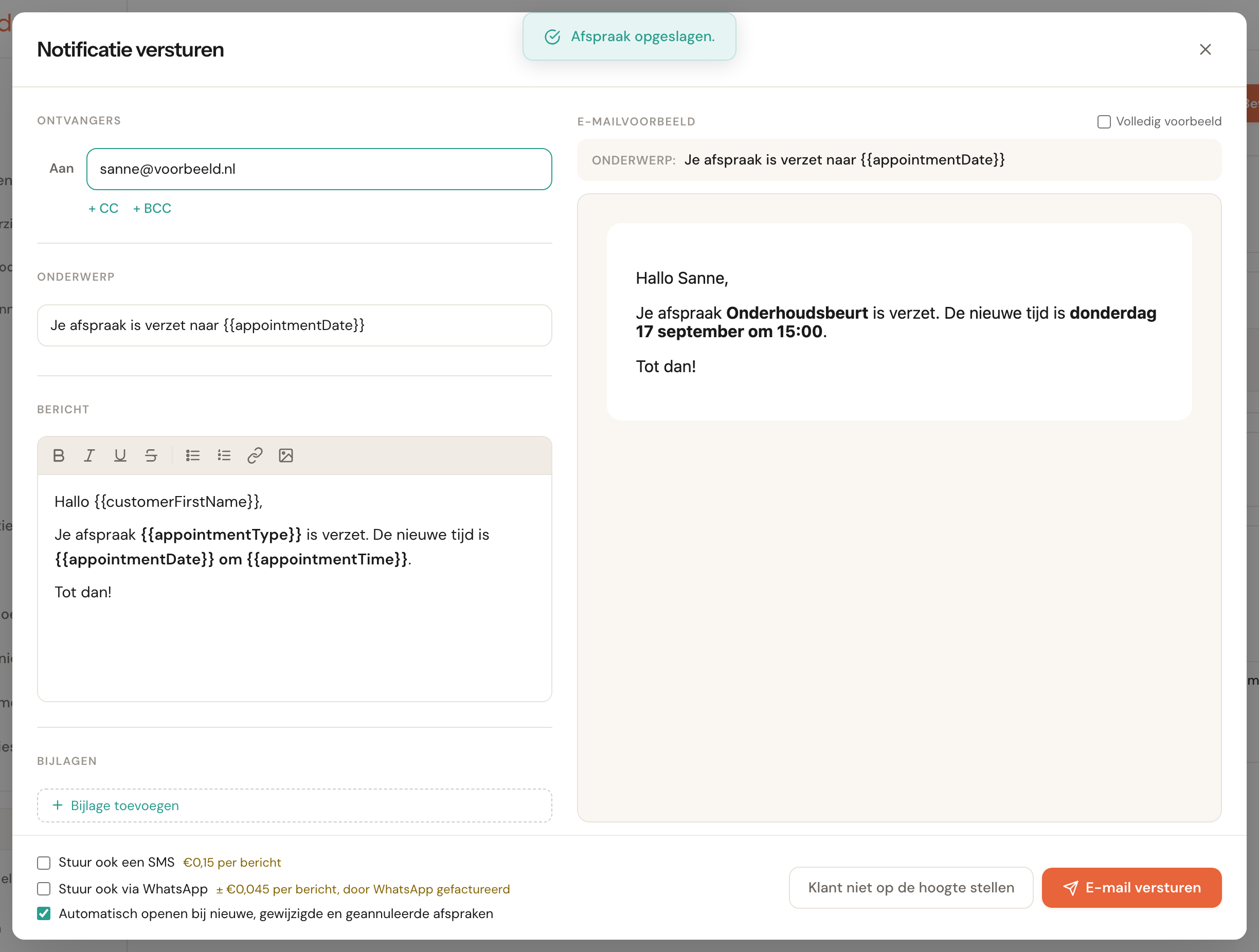 Het venster Notificatie versturen met ontvanger, onderwerp, bericht, een voorbeeld van de e-mail en onderaan de knoppen Klant niet op de hoogte stellen en E-mail versturen.