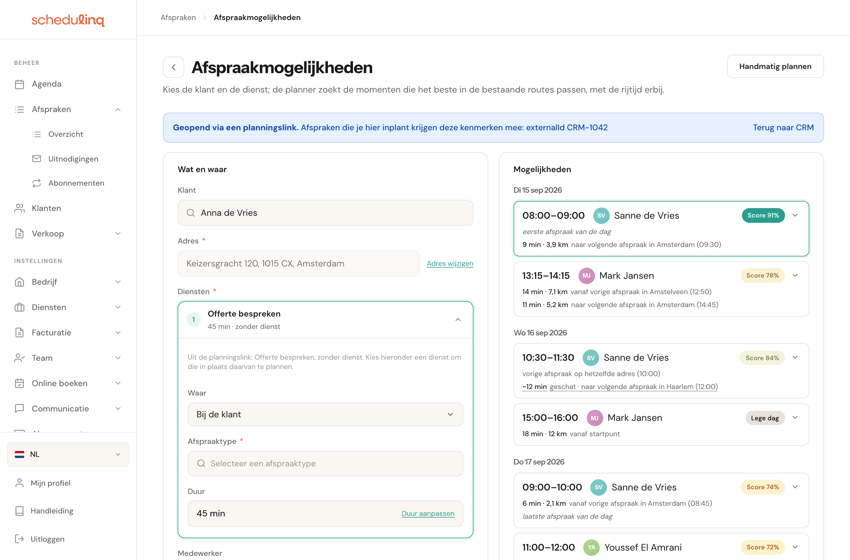 De planner geopend vanuit een planningslink zonder dienst: de regel Offerte bespreken, 45 min · zonder dienst, opengeklapt met de uitleg Uit de planningslink, het veld Waar op Bij de klant, een leeg Afspraaktype en de duur 45 min.