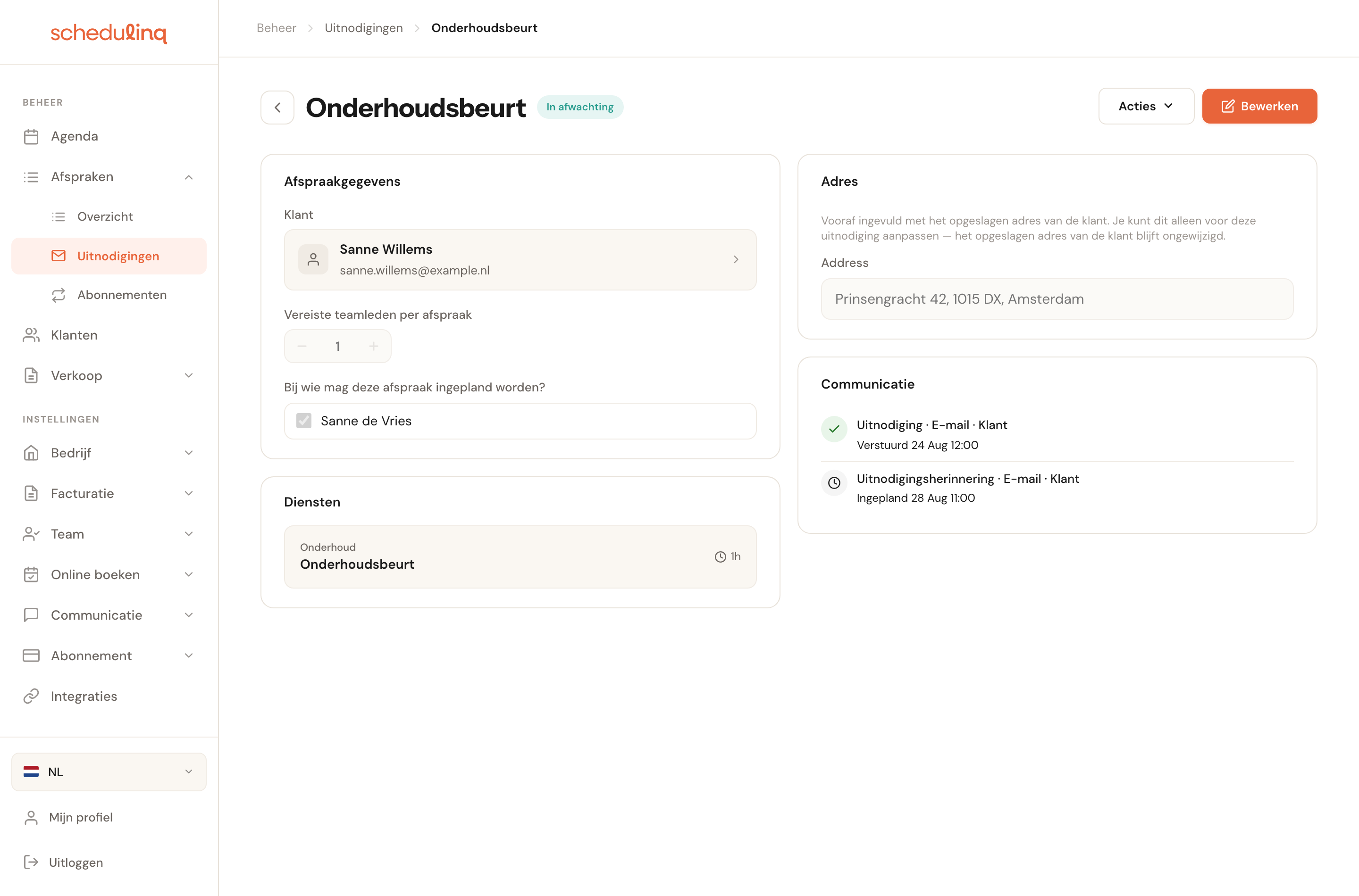 Een geopende uitnodiging met de status en het communicatieoverzicht.