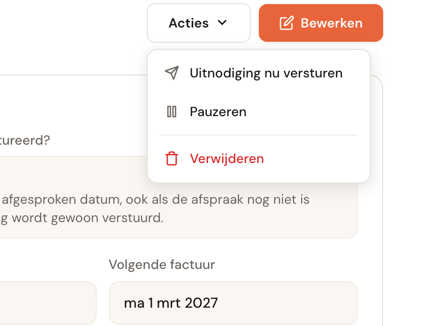 Het menu Acties met Uitnodiging nu versturen, Pauzeren en Verwijderen.