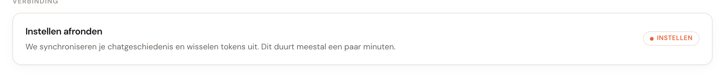 De kaart met de status Instellen en de tekst dat chatgeschiedenis wordt gesynchroniseerd.