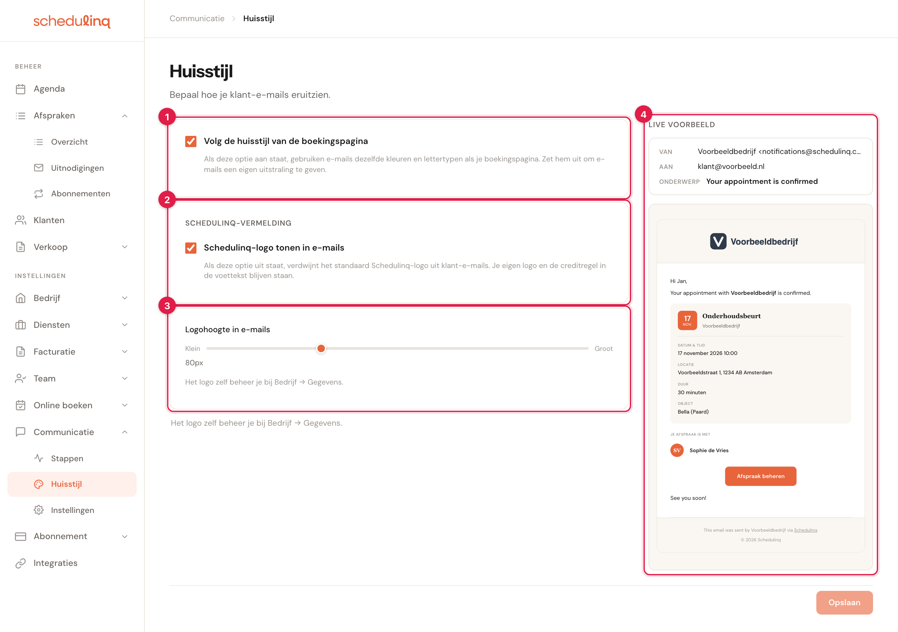 De pagina Huisstijl onder Communicatie, met genummerde onderdelen: 1 Volg de huisstijl van de boekingspagina, aangevinkt; 2 Schedulinq-logo tonen in e-mails; 3 Logohoogte in e-mails, op 80px; 4 het live voorbeeld, een voorbeeldmail met het bedrijfslogo bovenaan en een oranje knop.