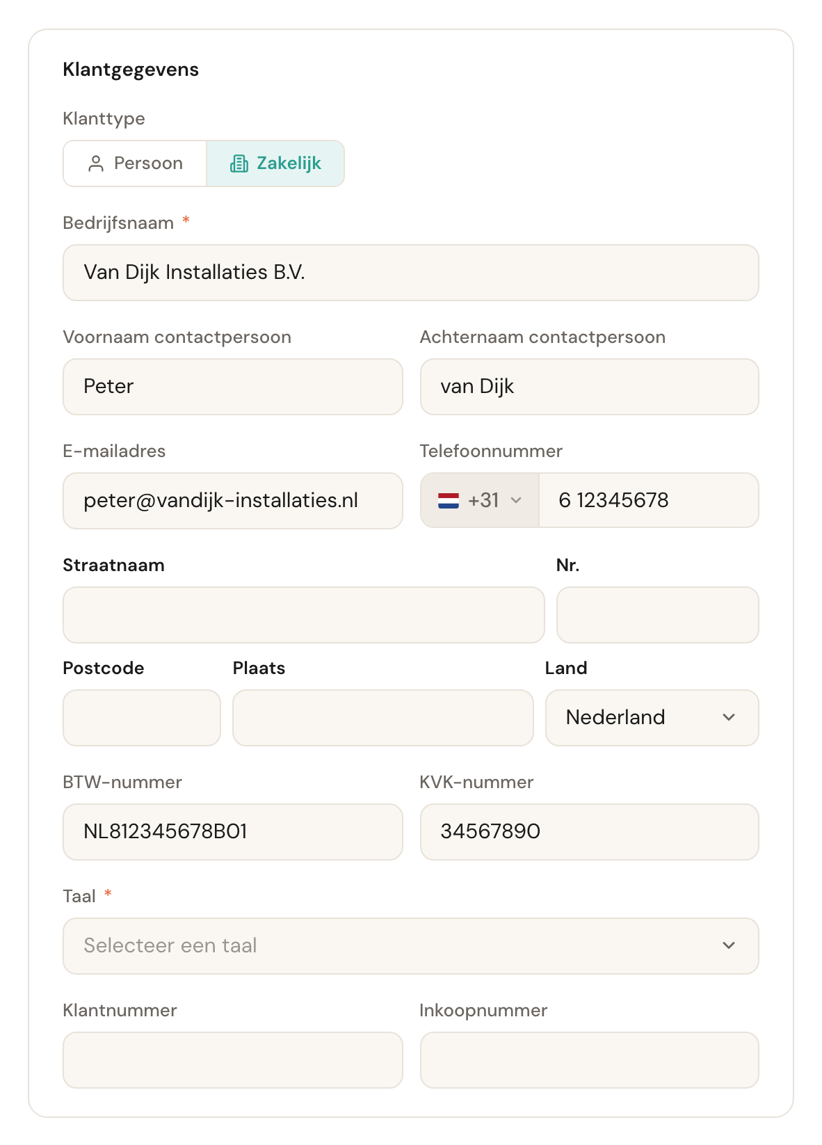 Hetzelfde formulier op Zakelijk: bedrijfsnaam, contactpersoon, BTW- en KVK-nummer.