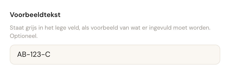 Het vak Voorbeeldtekst met de uitleg eronder en de ingevulde tekst AB-123-C.