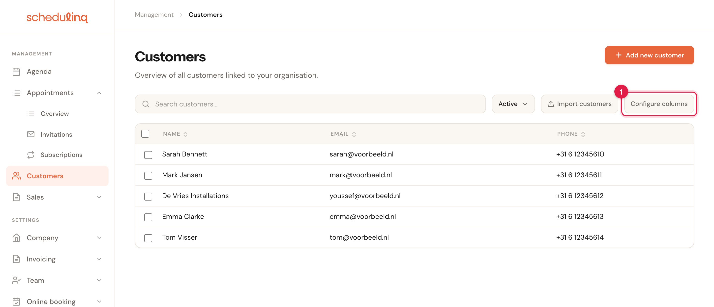 The customer overview with the Configure columns button highlighted.