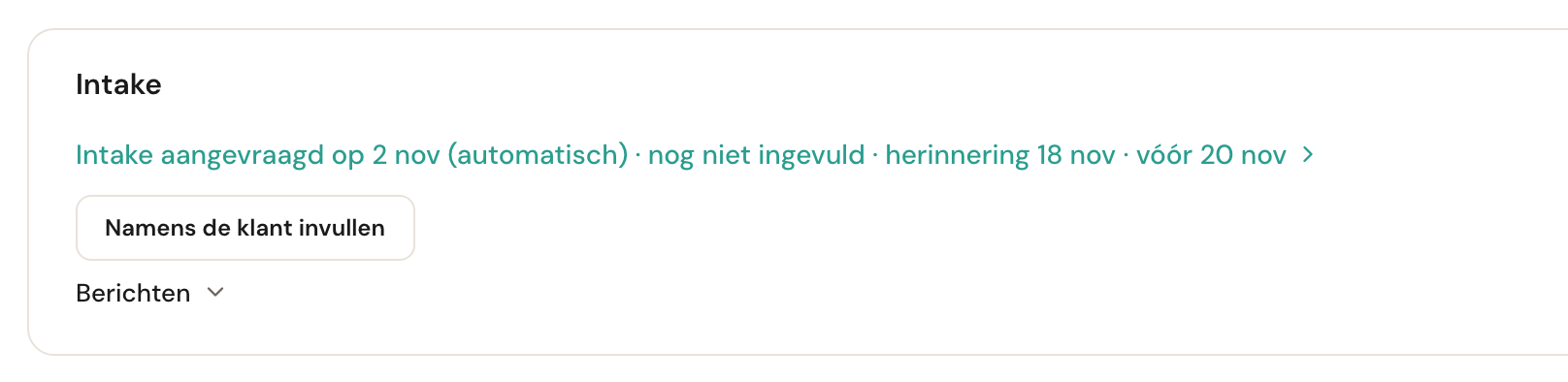 De kaart Intake van een nieuwe klant: Intake aangevraagd op 2 nov (automatisch), nog niet ingevuld, herinnering 18 nov, vóór 20 nov, als link; de knop Namens de klant invullen; en Berichten om uit te klappen.