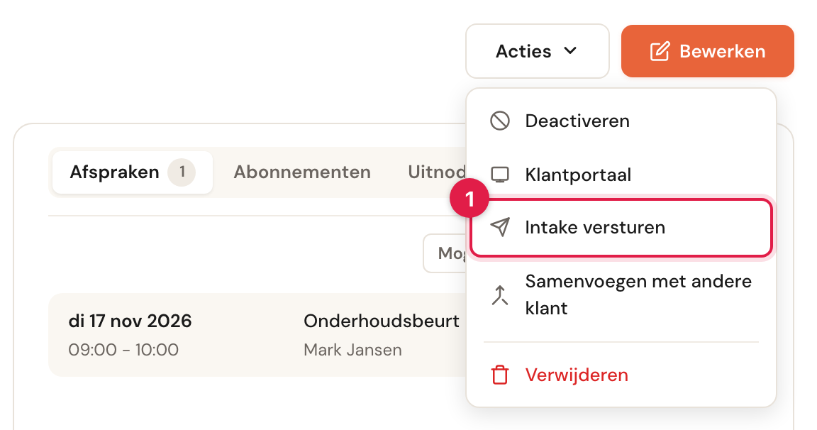 Het menu Acties op de pagina van een klant: Deactiveren, Klantportaal, Intake versturen (gemarkeerd met 1), Samenvoegen met andere klant en Verwijderen.