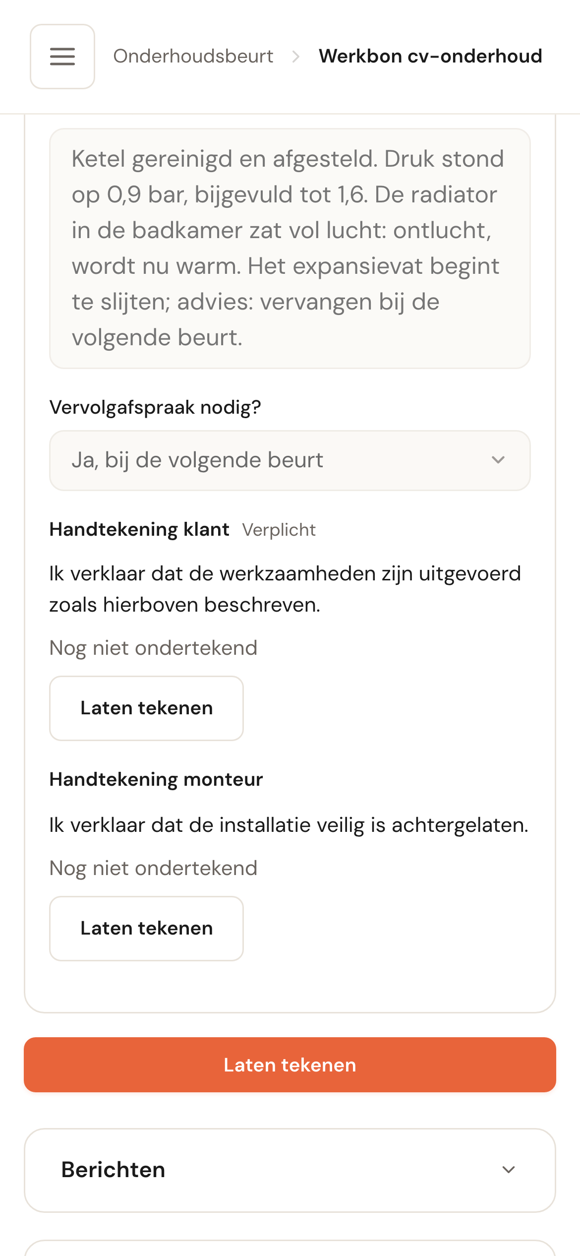 Het onderste deel van de werkbon op een telefoon: Handtekening klant, Verplicht, de verklaring en Nog niet ondertekend met de knop Laten tekenen; Handtekening monteur met Laten tekenen; en onderaan de brede oranje knop Laten tekenen.