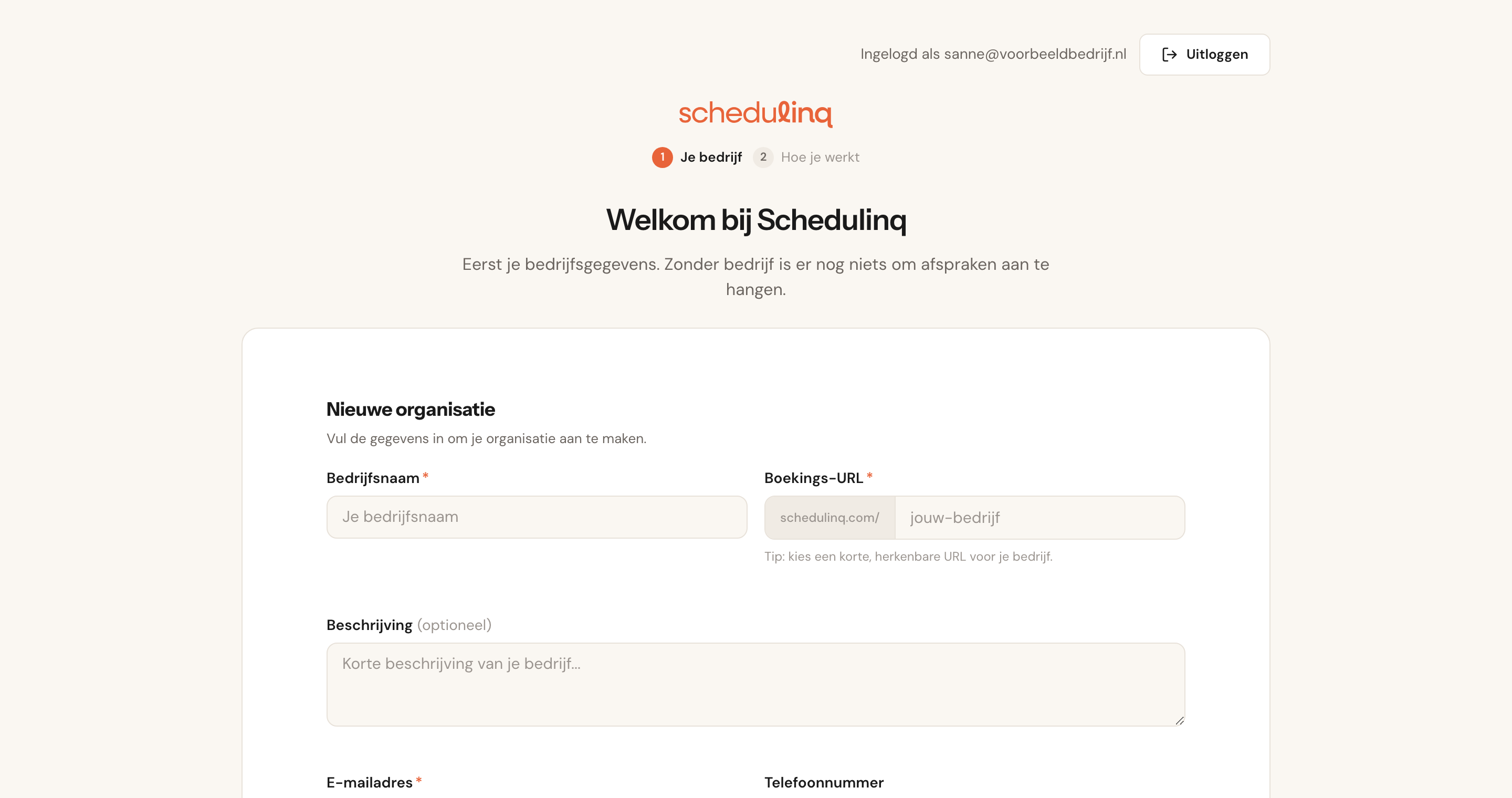 Het welkomscherm met bovenaan Ingelogd als en de knop Uitloggen, daaronder de stappen Je bedrijf en Hoe je werkt en het formulier Nieuwe organisatie.