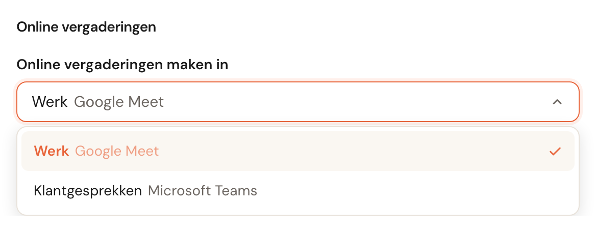 Het venster achter het potlood met onderaan het blok Online vergaderingen: de keuzelijst Online vergaderingen maken in, opengeklapt, met een Google-agenda met Google Meet en een Microsoft-agenda met Microsoft Teams.