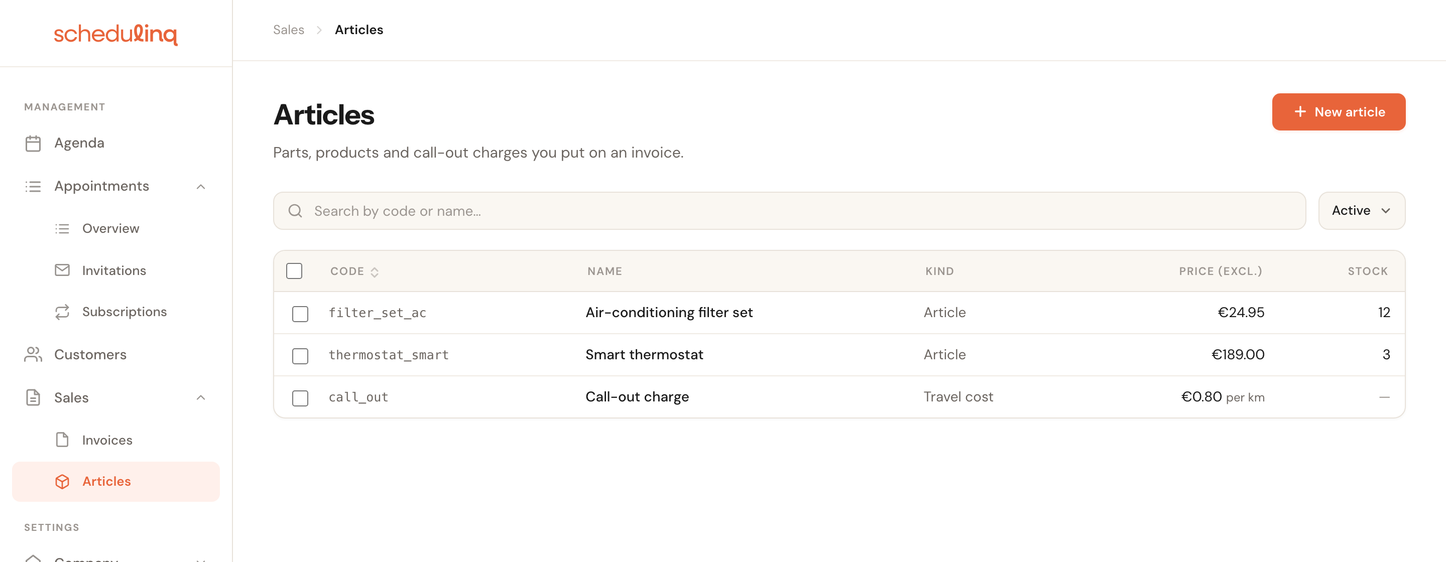The Articles overview with three articles: a filter set and a thermostat with a unit price and stock, and a call-out charge with a rate per kilometre.