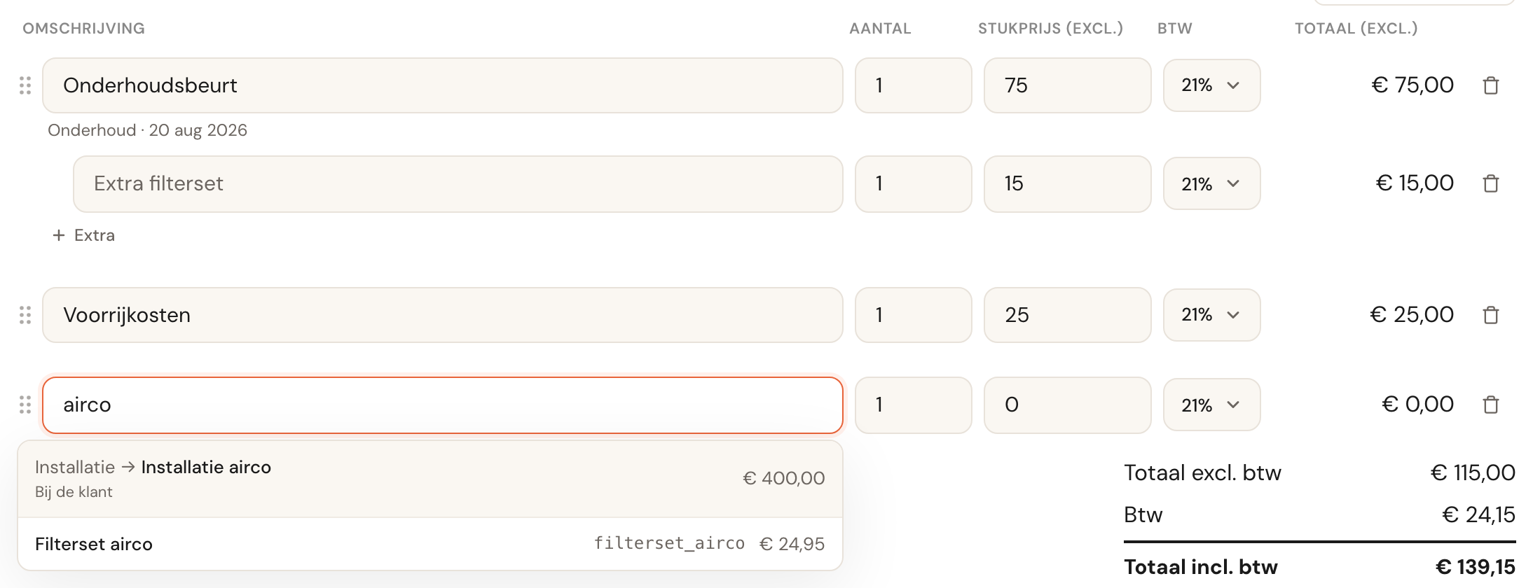 Een lege regel waarin 'airco' is getypt, met daaronder de suggestie Installatie → Installatie airco met de vermelding Bij de klant en de prijs, en het artikel Filterset airco met zijn code en prijs.