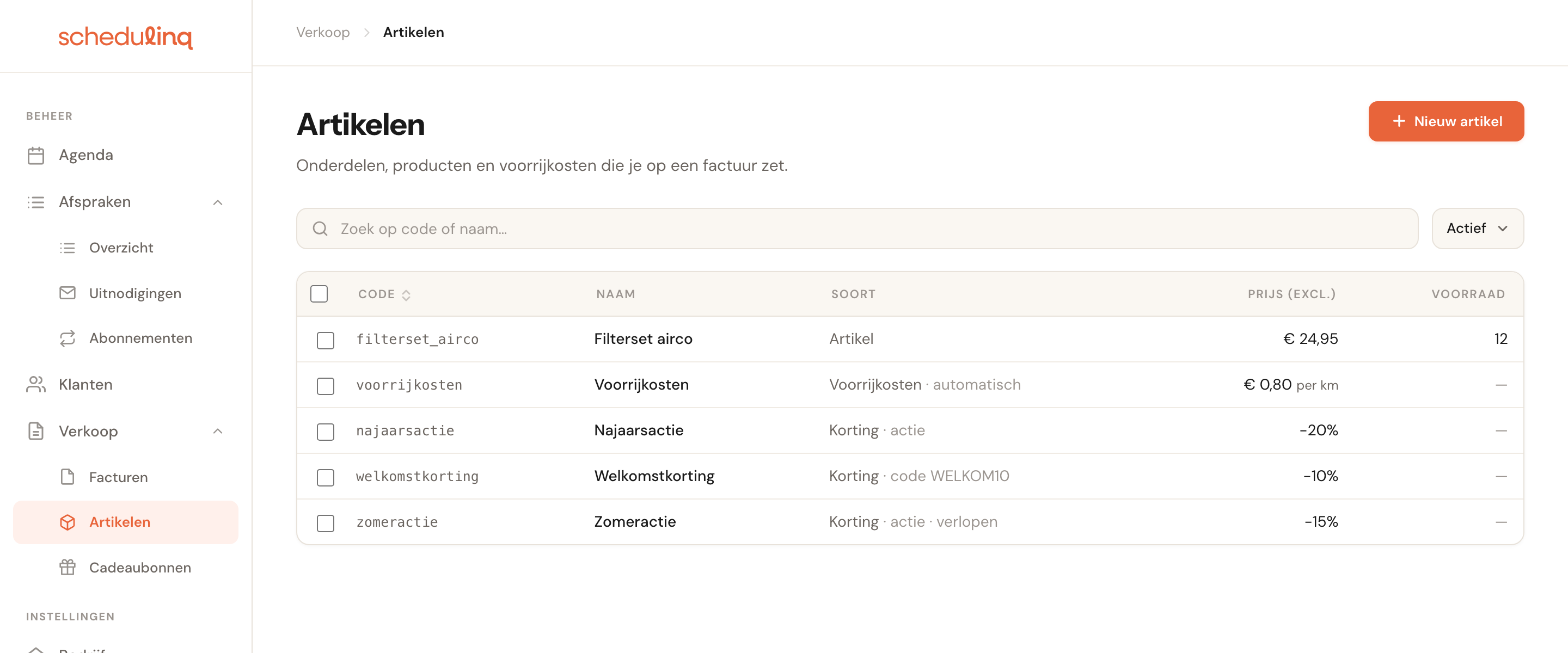 Het overzicht Artikelen met onder meer Najaarsactie als Korting · actie van −20%, Welkomstkorting als Korting · code WELKOM10 van −10%, en Zomeractie als Korting · actie · verlopen van −15%.