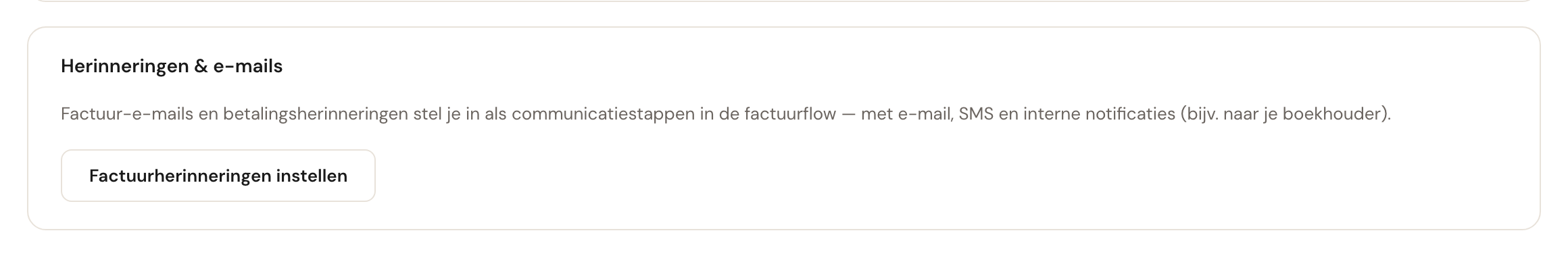 Het blok Herinneringen en e-mails met een knop naar de communicatiestappen.