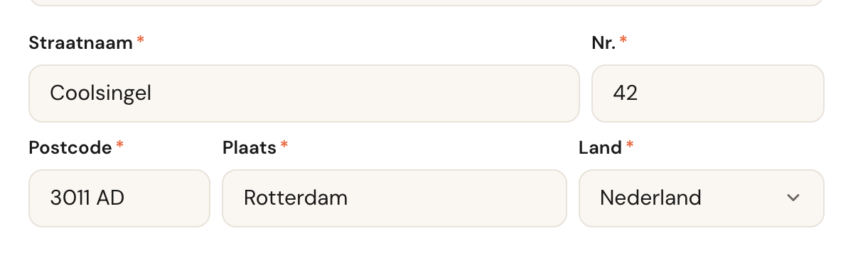 De adresvelden ingevuld: straatnaam, nummer, postcode, plaats en land.