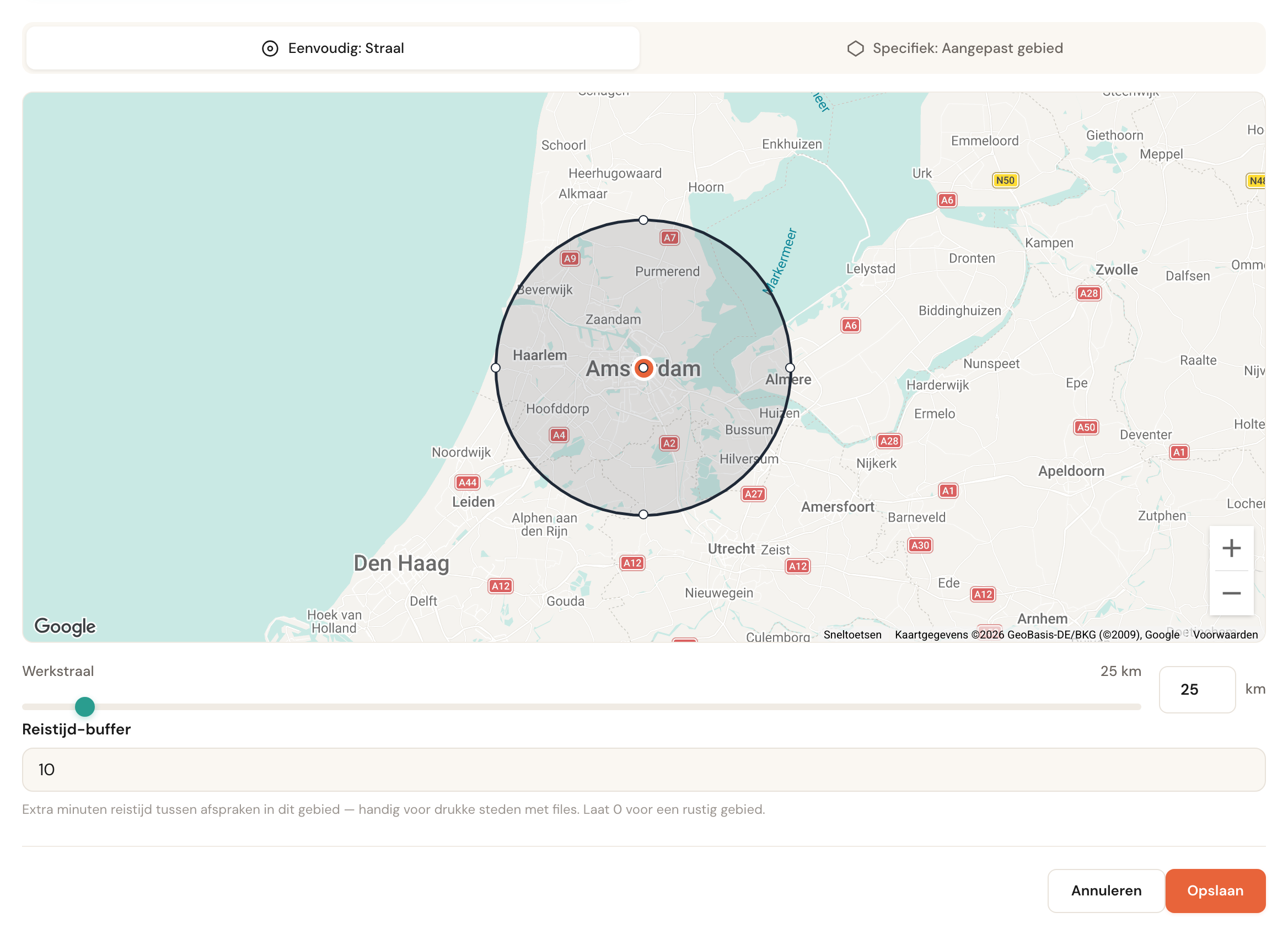 Het tabblad Straal met een cirkel van 25 km rond Amsterdam en de schuifregelaar eronder.