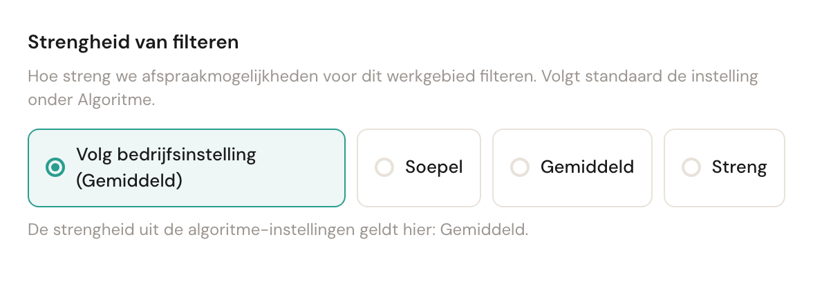 De keuzes voor Strengheid van filteren: Volg bedrijfsinstelling (Gemiddeld), Soepel, Gemiddeld en Streng, met de eerste geselecteerd.