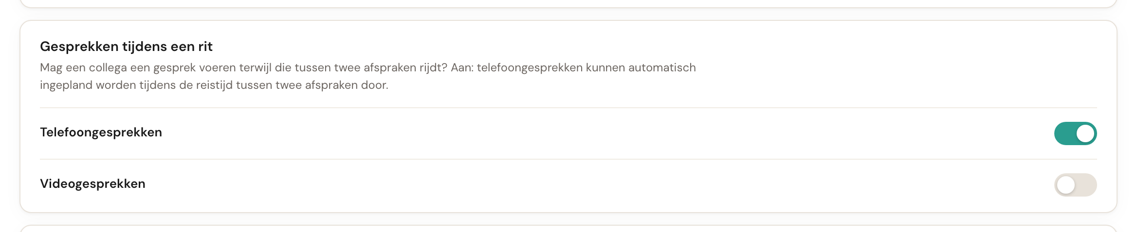 De kaart Gesprekken tijdens een rit met de schakelaar Telefoongesprekken aan en Videogesprekken uit.