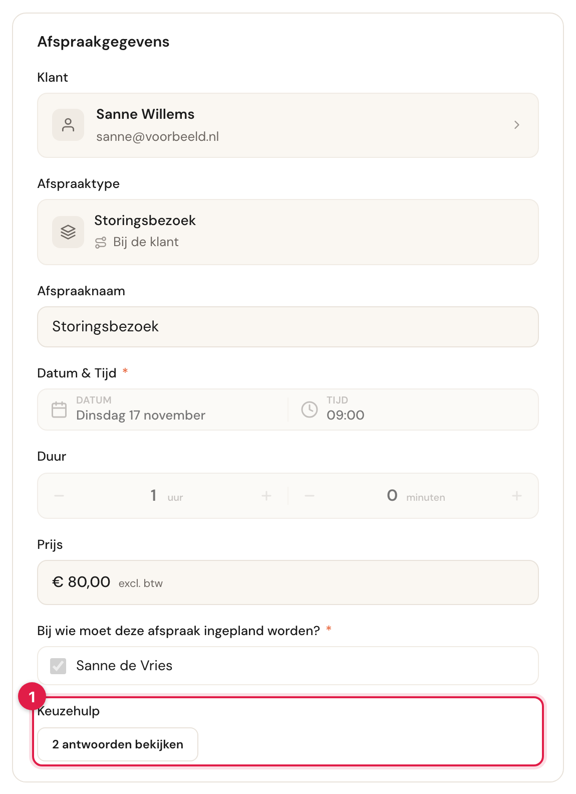 De kaart Afspraakgegevens van een Storingsbezoek bij Sanne Willems, met onderaan het veld Keuzehulp en de knop 2 antwoorden bekijken, gemarkeerd met 1.