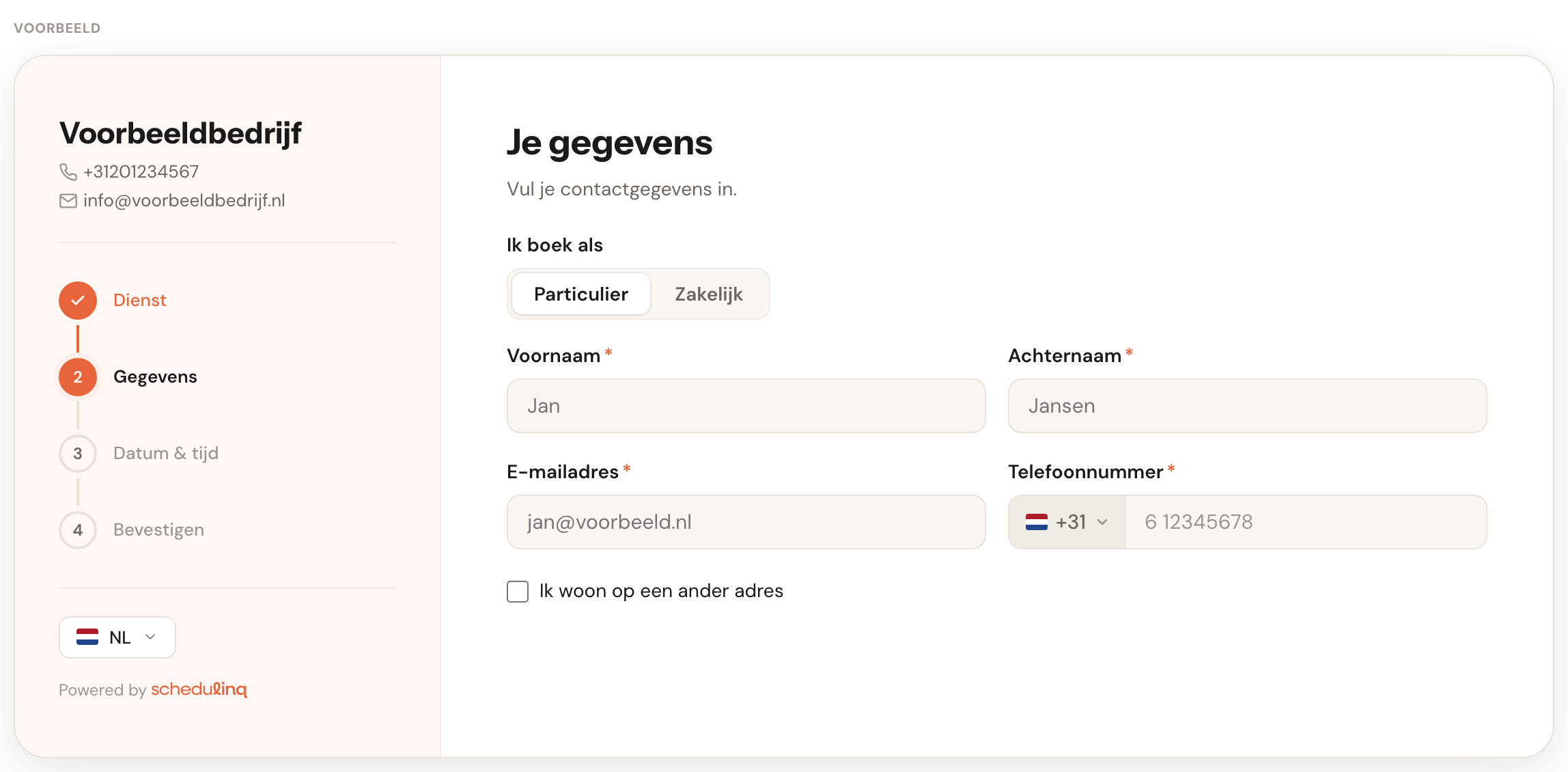 Het voorbeeld op de gegevensstap: naam, e-mailadres en telefoonnummer, met daaronder het vinkje Ik woon op een ander adres.