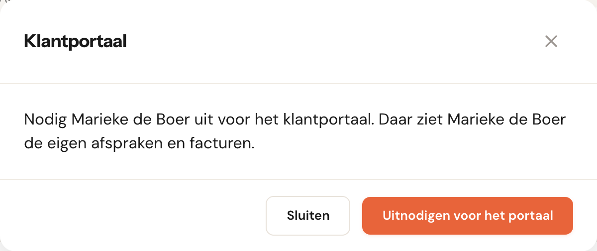 Het venster Klantportaal met de tekst Nodig Marieke de Boer uit voor het klantportaal en de knop Uitnodigen voor het portaal.