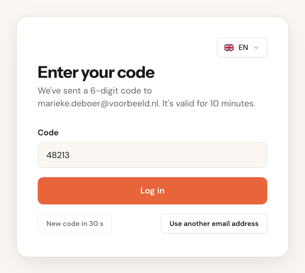 The step Enter your code: We've sent a 6-digit code to marieke.deboer@voorbeeld.nl. It's valid for 10 minutes. With the buttons Log in, New code in 30 s and Use another email address.