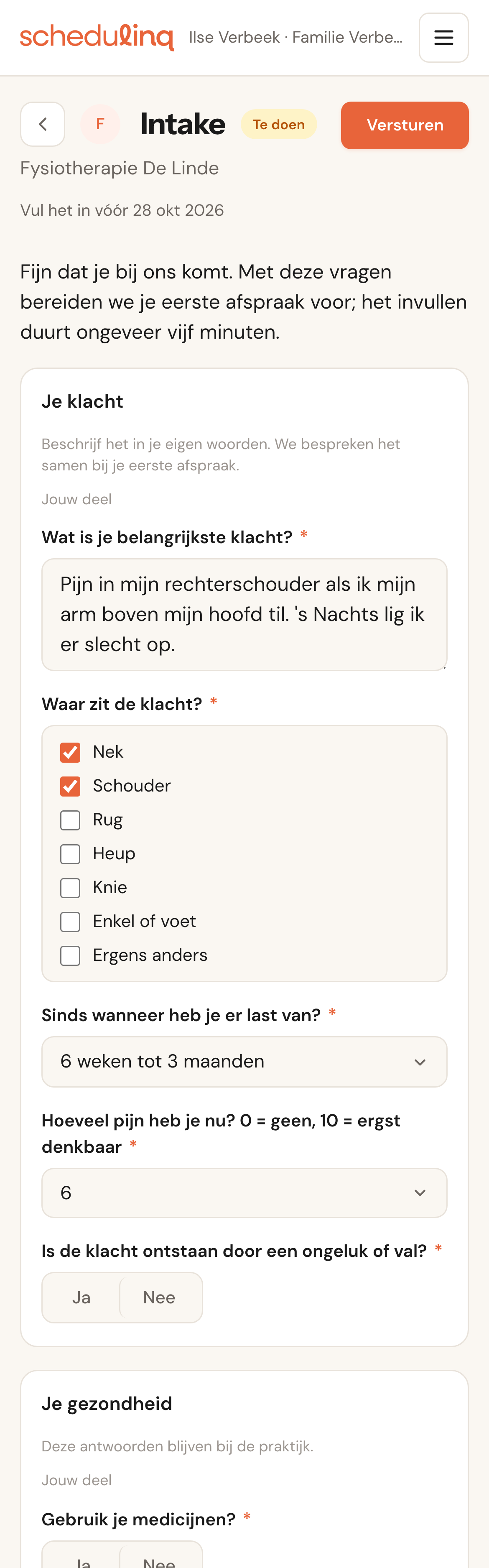 De intake in het klantportaal op een telefoon: de titel Intake met Te doen en de knop Versturen, de introductie, en de sectie Je klacht half ingevuld.