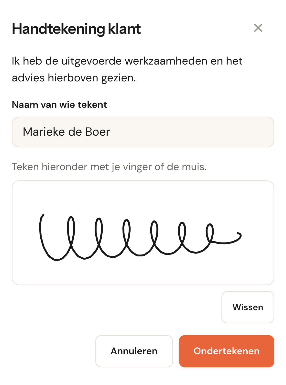 Het tekenscherm op de telefoon: Handtekening klant, de verklaring, de naam Marieke de Boer, een handtekening in het tekenvlak, en de knoppen Wissen, Annuleren en Ondertekenen.