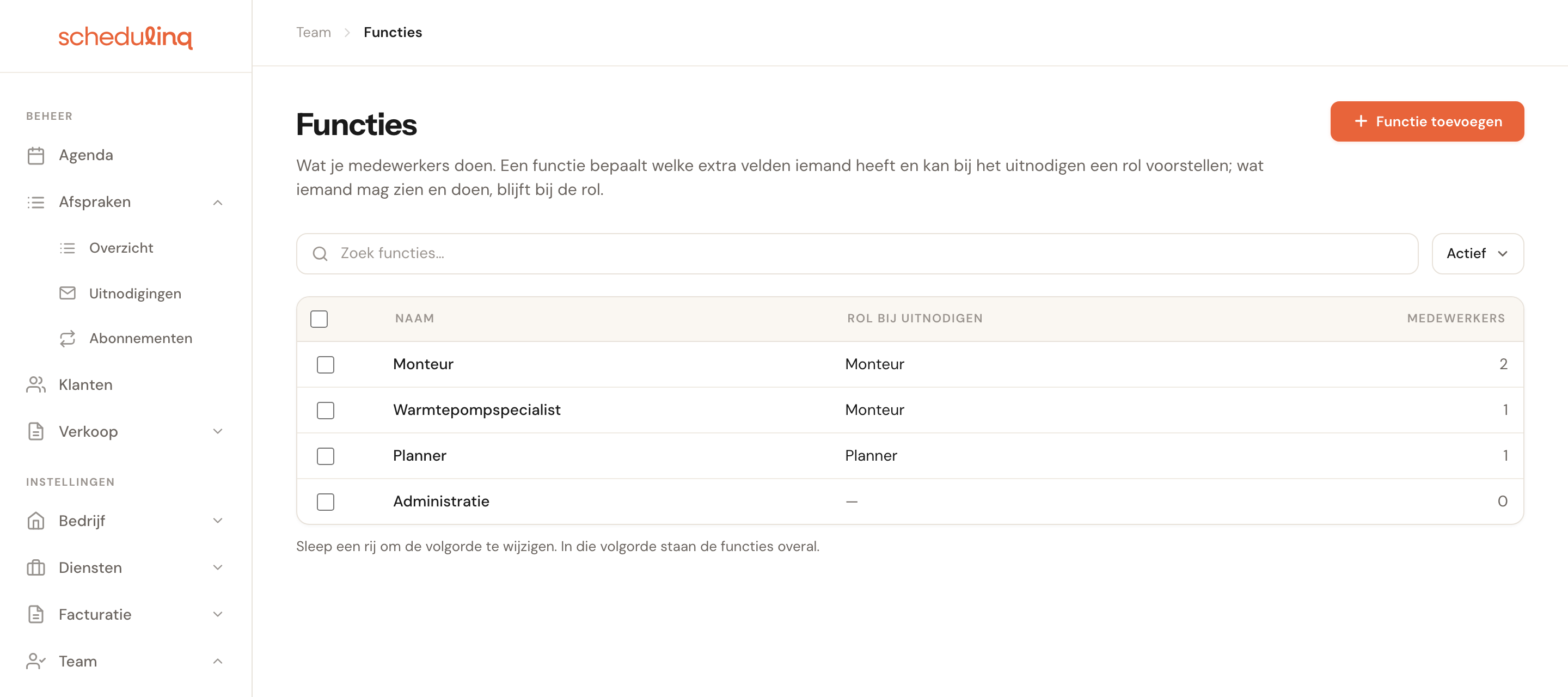 De pagina Functies met vier rijen: Monteur en Warmtepompspecialist met de rol Monteur, Planner met de rol Planner en Administratie zonder rol, met rechts het aantal medewerkers.