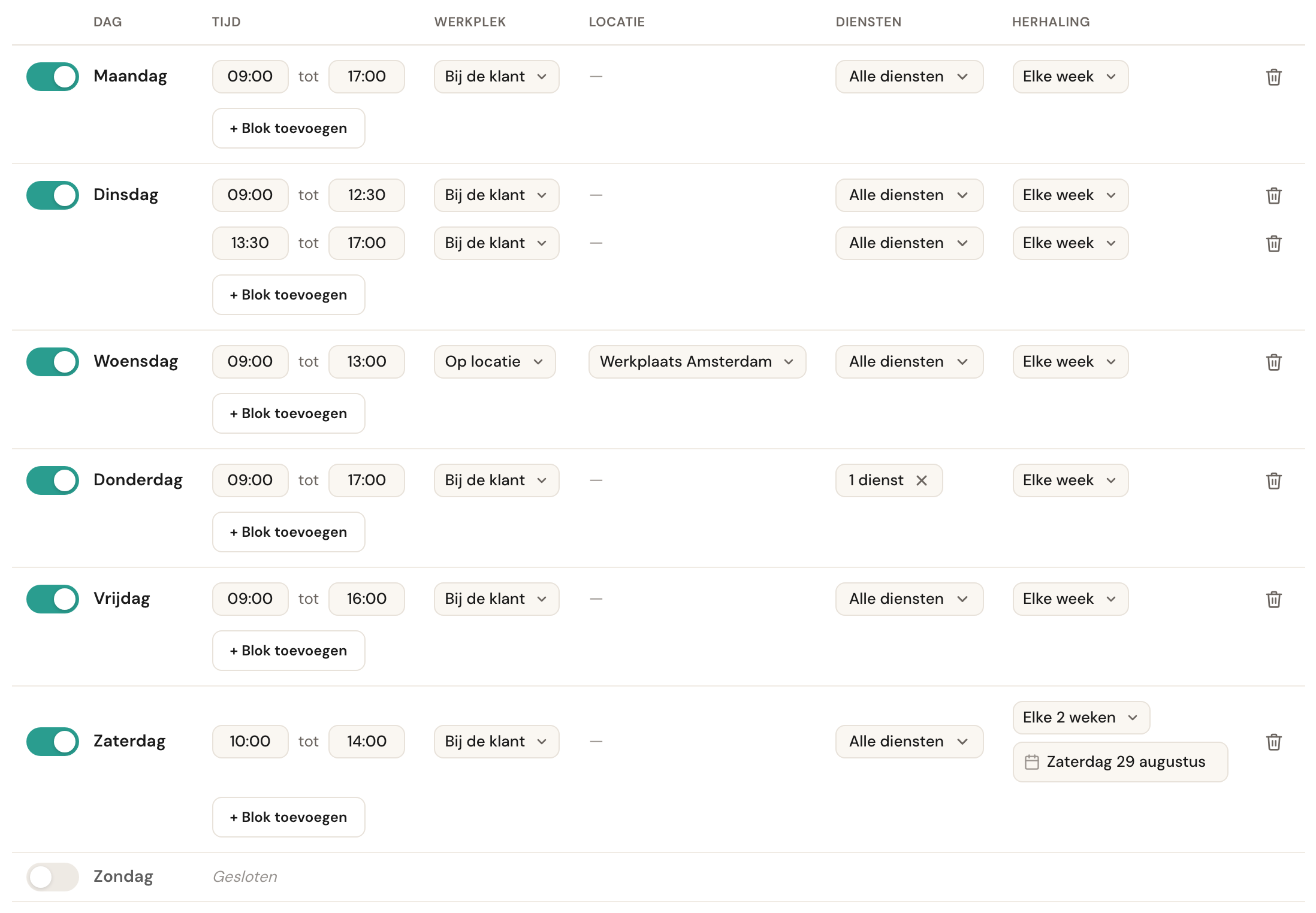 De week in bewerkmodus, met per dag de kolommen Dag, Tijd, Werkplek, Locatie, Diensten en Herhaling.